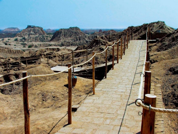 MEJORAMIENTO DE LOS CAMINOS DE ACCESO Y CONSTRUCCIÓN DE OBRAS COMPLEMENTARIAS EN EL COMPLEJO ARQUEOLÓGICO DE TÚCUME.